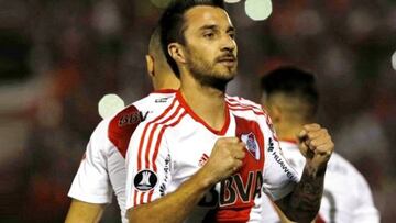 Ignacio Scocco celebra el gol ante Guaran&iacute; en Copa Libertadores.