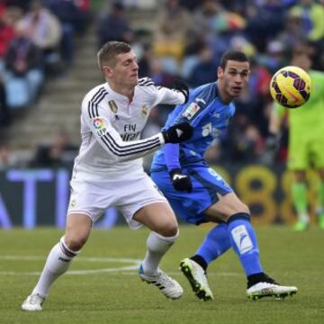 Toni Kroos y Álvaro Vázquez, durante el partido de la decimonovena jornada de la Liga BBVA.
