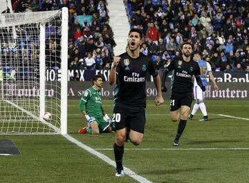 0-1. Marcó Asensio celebró el primer gol.