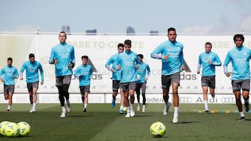 Los jugadores del Real Madrid, durante su último entrenamiento antes de recibir al Granada.