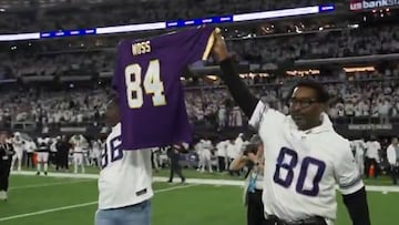 Minnesota Vikings pay emotional tribute to Randy Moss as he battles cancer