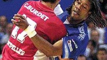 <B>IMPARABLE.</B> Richardson jugó ayer uno de esos partidos que le gustan. Su actuación marcó el partido.