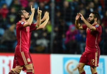 Alcácer celebra el gol 0-2 para España 