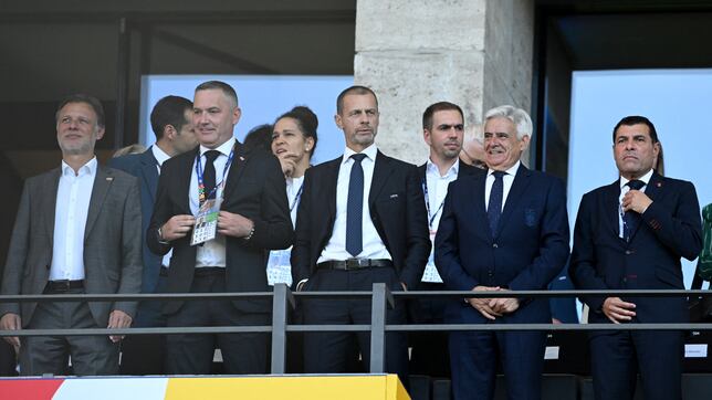 Del Bosque debuta con Rocha en primera fila