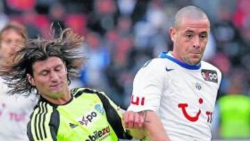 Hassli (de blanco) ante Salatic.