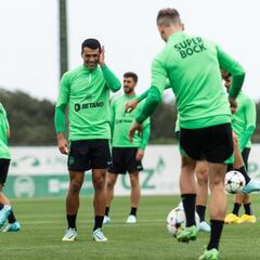 Pedro Porro vuelve a entrenar con el Sporting