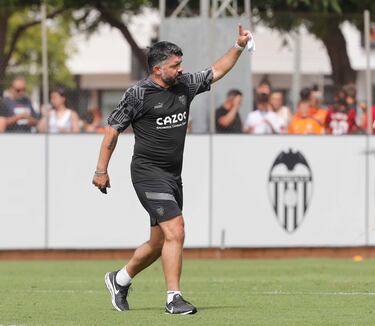 Primer d赤a de entrenamiento de Gattuso al frente del Valencia.