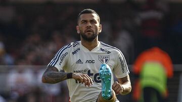 Dani Alves usará el 2 con Pumas