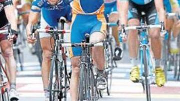 <b>SUPERIOR. </b>Óscar Freire hizo un portentoso sprint en la Vía Roma y ganó la Milán-San Remo sacando una bicicleta y media de ventaja a sus rivales.