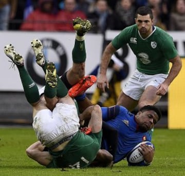 Francia-Irlanda. Jonathan Danty y Andrew Trimble.