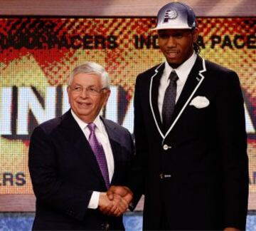 Uno de los casos más recientes y uno de los movimientos que ha definido la actual NBA: Los Pacers eligieron a Kawhi con el número 15 del draft de 2011 pero lo enviaron a San Antonio Spurs a cambio de George Hill. Además, los texanos recibieron los derechos de Davis Bertans y Erazem Lorbek.