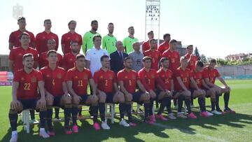 La Selección se hace la foto oficial con la equipación completa de la Euro2020
