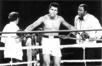 30 de octubre de 1974. 'Rumble in the Jungle'. Ali se enfrentó a Foreman por el título. Foreman era el favorito, pero al final del octavo round, cayó en la lona y Ali ganó por KO.