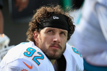 El "long-snapper" de los Miami Dolphins vive su temporada 15 con 40 años de edad. 