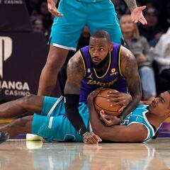 Nuevo batacazo de los Lakers