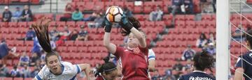 Tina Lingsch defendiendo la camiseta de la U, en la cuarta fecha de la segunda vuelta del Campeonato Femenino 2019.