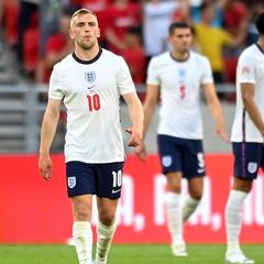 Aficionados húngaros abuchean a los jugadores ingleses durante el gesto contra el racismo