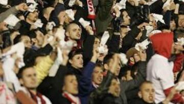 <b>EL COMIENZO. </b>La pañolada en el partido ante el Alcorcón.