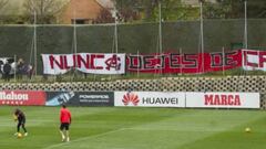 Atlético fans unfurl huge banner: "Never stop believing"