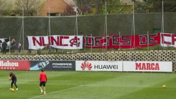 Atlético fans unfurl huge banner: "Never stop believing"