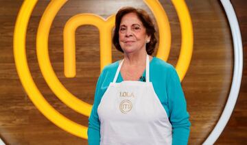C車rdoba est芍 en su coraz車n, pero desde hace 53 a?os vive en Madrid. Aprendi車 a cocinar cuando se cas車, pero desde entonces ha deleitado con sus creaciones a sus hijos y nietos. Los callos y las fabes con almejas, lo que mejor se le da.