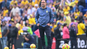 Andre Soares Jardine head coach of America during the 10th round match between America and Toluca as part of the Liga BBVA MX, Torneo Clausura 2025 at Ciudad de los Deportes Stadium, on March 01, 2025 in Mexico City, Mexico.