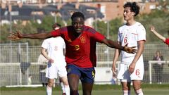 Omar Janneh celebra uno de sus goles con España Sub-18.