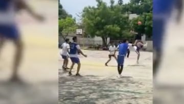 Chilena en el patio de su escuela: Digno del fútbol champagne