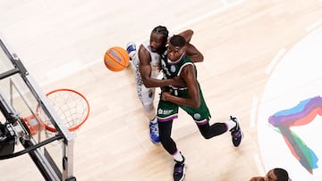 25/01/22 PARTIDO BALONCESTO BASKET 
CHAMPIONS LEAGUE GRUPO K ROUND 16 
UNICAJA MALAGA - U BT CLUJ NAPOCA 
DUSTIN HOGUE   YANNICK NZOSA