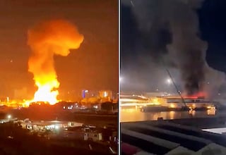 Captura de video en la que se observa humo elevándose tras explosiones en Caracas, Venezuela, este 3 de enero de 2026. En otra imagen, una columna de humo se aprecia tras una explosión en el puerto de La Guaira, según videos difundidos en redes sociales y obtenidos por Reuters.