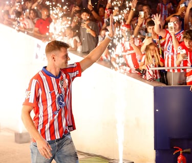 El Atleti recibe a sus 12 nuevos fichajes con una fiesta multitudinaria en el Metropolitano.