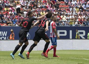 El jugador del Atlético de Madrid, Camello, celebra el 1-1.