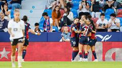 Las jugadoras del Levante celebran un gol de Mayra en el derbi valenciano.