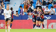 Las jugadoras del Levante celebran un gol de Mayra en el derbi valenciano.