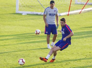 El futbolista llegó en juveniles a la disciplina del equipo rojiblanco. Era un asiduo en los entrenamientos del primer equipo y fue convocado, pero sin llegar a debutar. 