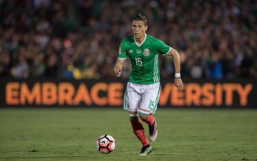 El defensa mexicano necesita regresar a la actividad, luego de su lesión, y el partido contra Dinamarca será puntual para ver el ritmo en la central de Moreno.