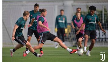 El lujo de Cuadrado en el rondo con Cristiano Ronaldo