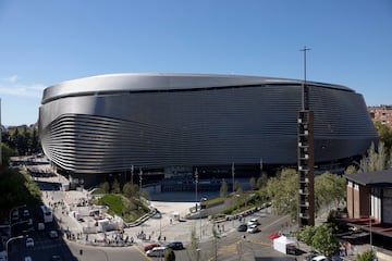 Vista general del Santiago Bernabéu. En la imagen, la fachada que da a la calle Padre Damián.