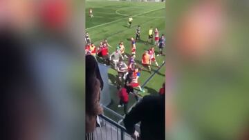 La brutal pelea en un partido amateur que impacta a Europa