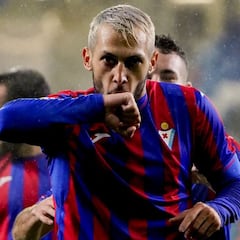 Stoichkov: "Ojalá pueda jugar en Primera con este equipo"