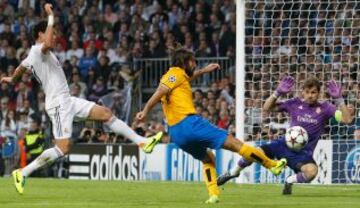 Partido de la Champions League, grupo B. Real Madrid-Juventus. Pirlo e Iker Casillas.