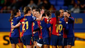 Soccer Football - Women's Champions League - Group D - FC Barcelona v St. Polten - Estadi Johan Cruyff, Barcelona, Spain - November 12, 2024 FC Barcelona's Claudia Pina celebrates scoring their fifth goal with teammates REUTERS/Albert Gea