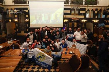 200 miembros de la peña 'Los Blancos de Siria' festejaron con pasión la Supercopa