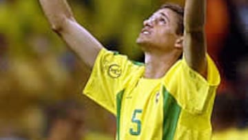 <b>PRECAVIDO.</B> Aunque confía en el potencia de su selección, Edmilson prefiere ser precavido y no da por ganada la final antes de jugarla.