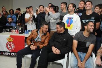 Los jugadores del la Cultural Leonesa momentos antes de saber que se enfrentarán al Real Madrid en los dieciseisavos de la Copa del Rey.