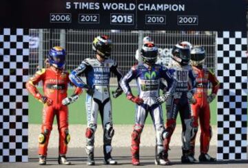 Jorge Lorenzo ganó la última carrera de la temporada por delante de Marc Márquez y Dani Pedrosa. Nada pudo hacer el hasta entonces líder del Mundial, Valentino Rossi, que concluyó cuarto en el circuito de Cheste, por lo que el español fue el nuevo campeón de MotoGP. Durante la temporada ganó siete Grandes Premios.