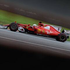 Malaysian Grand Prix: Vettel puts pressure on Hamilton