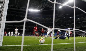 4-1. Karim Benzema marca el cuarto gol.