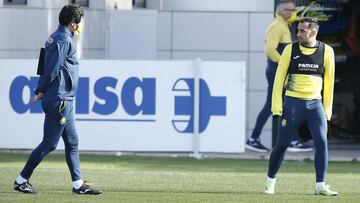 Paco Alcácer regresará a la titularidad tras dos meses de lesión.