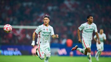 Cristian Carlderon of Necaxa during the 1st round match between Toluca and Necaxa as part of the Liga BBVA MX, Torneo Apertura 2025 at Nemesio Diez Stadium, on July 12, 2025 in Toluca, Estado de Mexico, Mexico